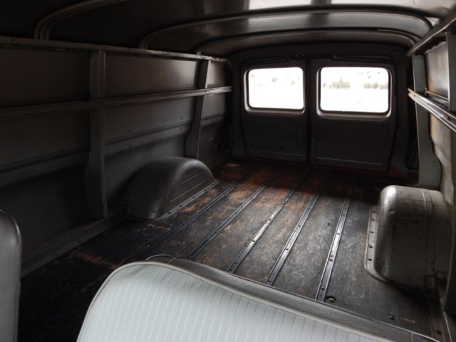 1968 Chevrolet Suburban Custom - photo 12
