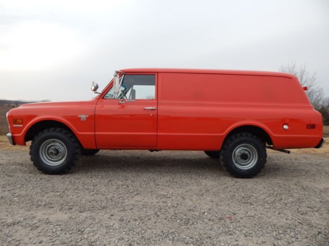 1968 Chevrolet Suburban Custom - photo 2