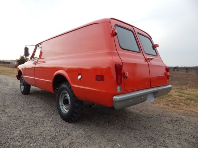 1968 Chevrolet Suburban Custom - photo 3