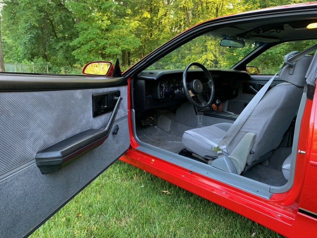 1986 Chevrolet Camaro Iroc z28 - photo 11