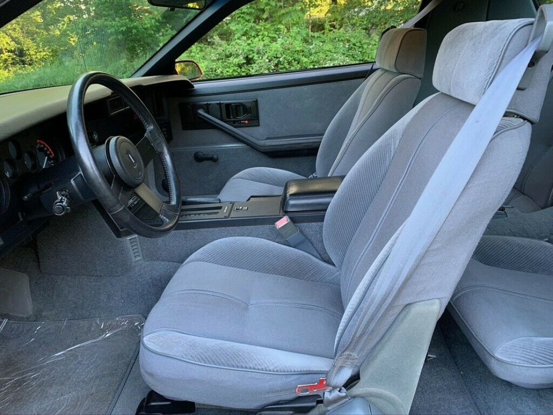 1986 Chevrolet Camaro Iroc z28 - photo 12
