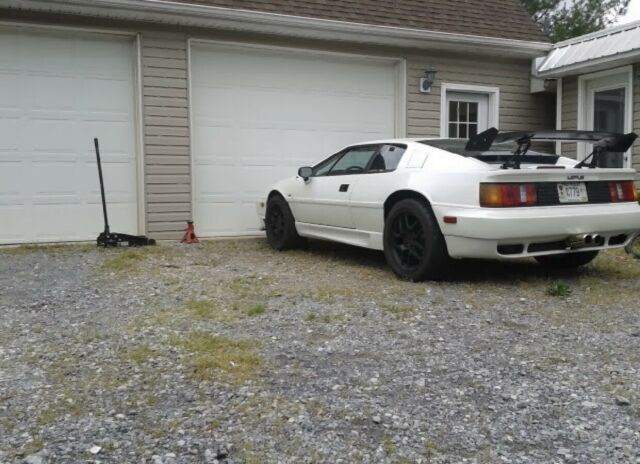Under 60 thousand mileSweet Pearl White Lotus Esprit.......Fast and low reserve! 1990 Lotus Esprit SE