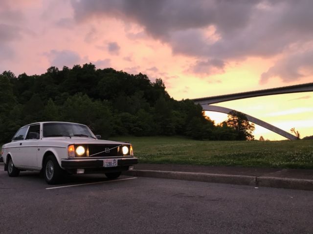1977 Volvo 240 - photo 2