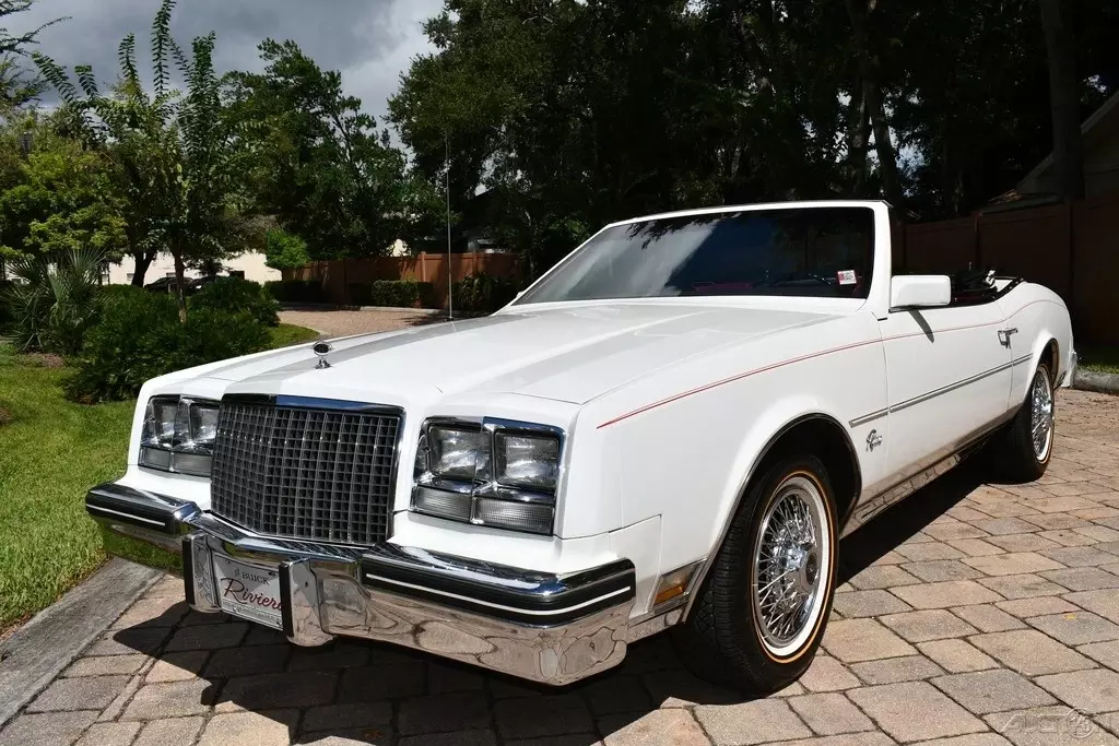 1982 Buick Riviera Amazing Stunning color combo a/c Loaded 15144 miles Pristine