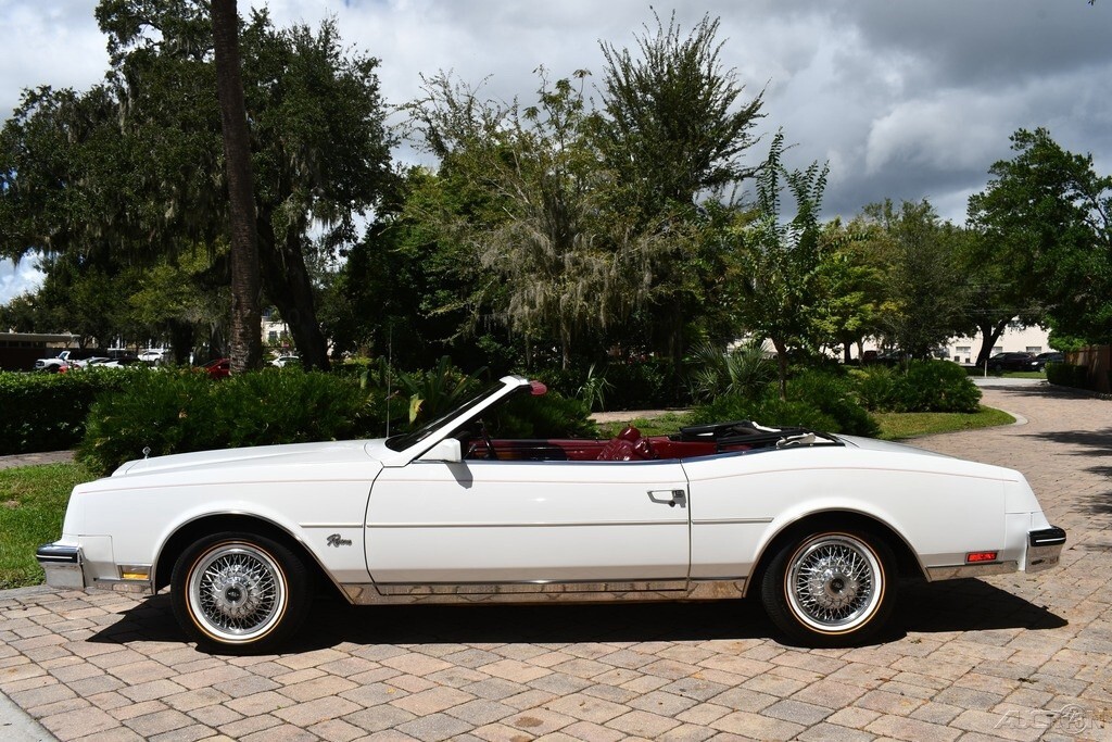 1982 Buick Riviera Amazing Stunning color combo a/c Loaded 15144 miles Pristine - photo 10