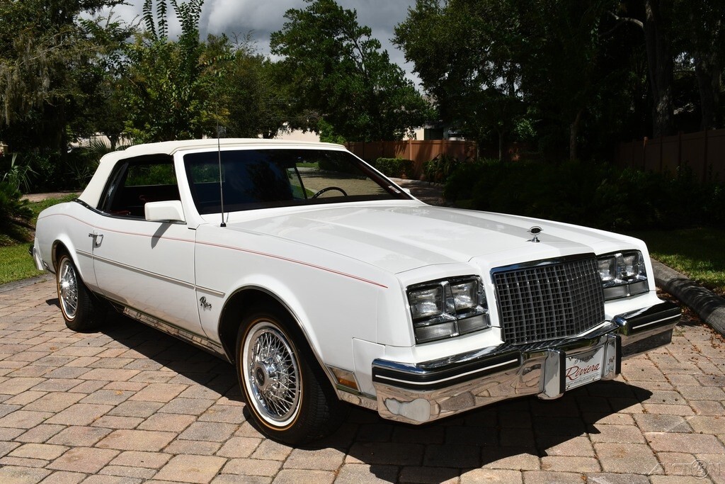1982 Buick Riviera Amazing Stunning color combo a/c Loaded 15144 miles Pristine - photo 2