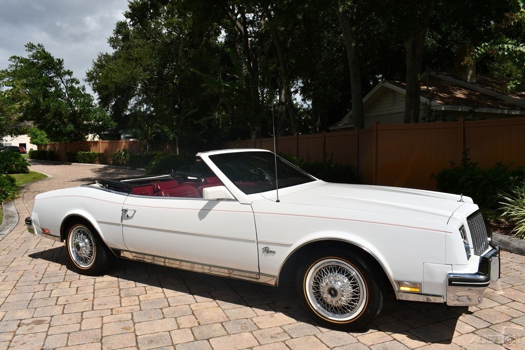 1982 Buick Riviera Amazing Stunning color combo a/c Loaded 15144 miles Pristine - photo 4