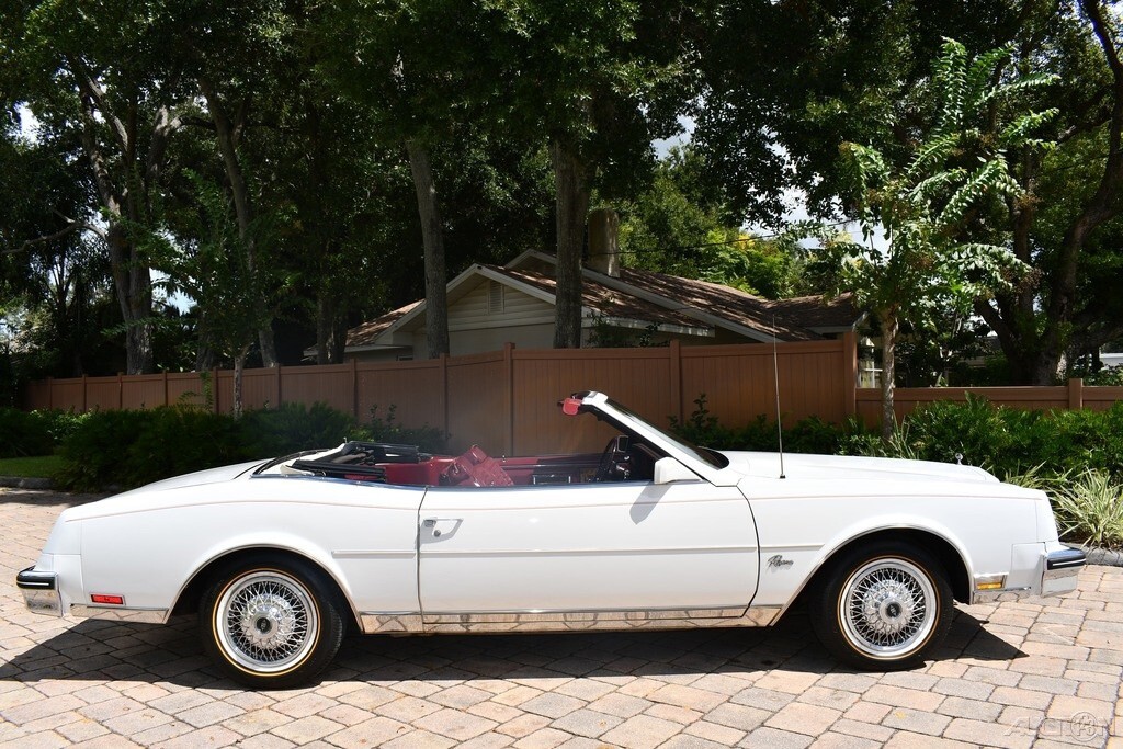 1982 Buick Riviera Amazing Stunning color combo a/c Loaded 15144 miles Pristine - photo 5