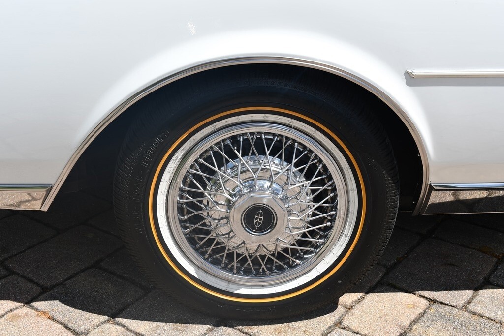 1982 Buick Riviera Amazing Stunning color combo a/c Loaded 15144 miles Pristine - photo 9