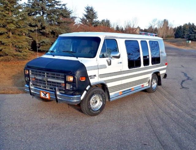 UNRESERVED 1989 Chevrolet Sport Van. ONLY 29,025 MILES!!! UNRESERVED 1989 Chevrolet G20 Van