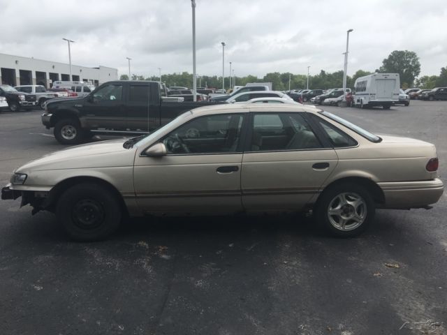 1993 Ford Taurus GL - photo 9