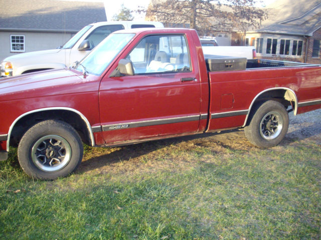 Used Chevy S-10 Pickup Truck. 2WD 5 speed manual transmission runs good 1992 Chevrolet S-10 Tahoe Package