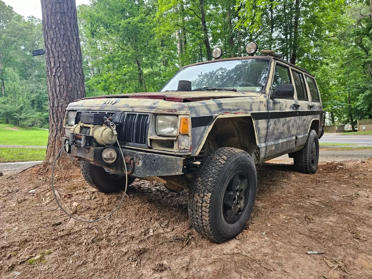 Used in "THE WALKING DEAD" and "FEAR THE WALKING DEAD" 1990 Jeep Cherokee LIMITED
