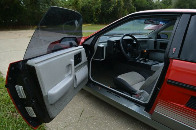 1985 Pontiac Fiero coupe - photo 10