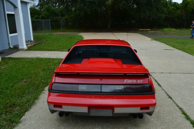 1985 Pontiac Fiero coupe - photo 5