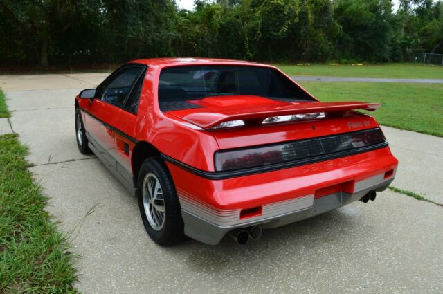 1985 Pontiac Fiero coupe - photo 7
