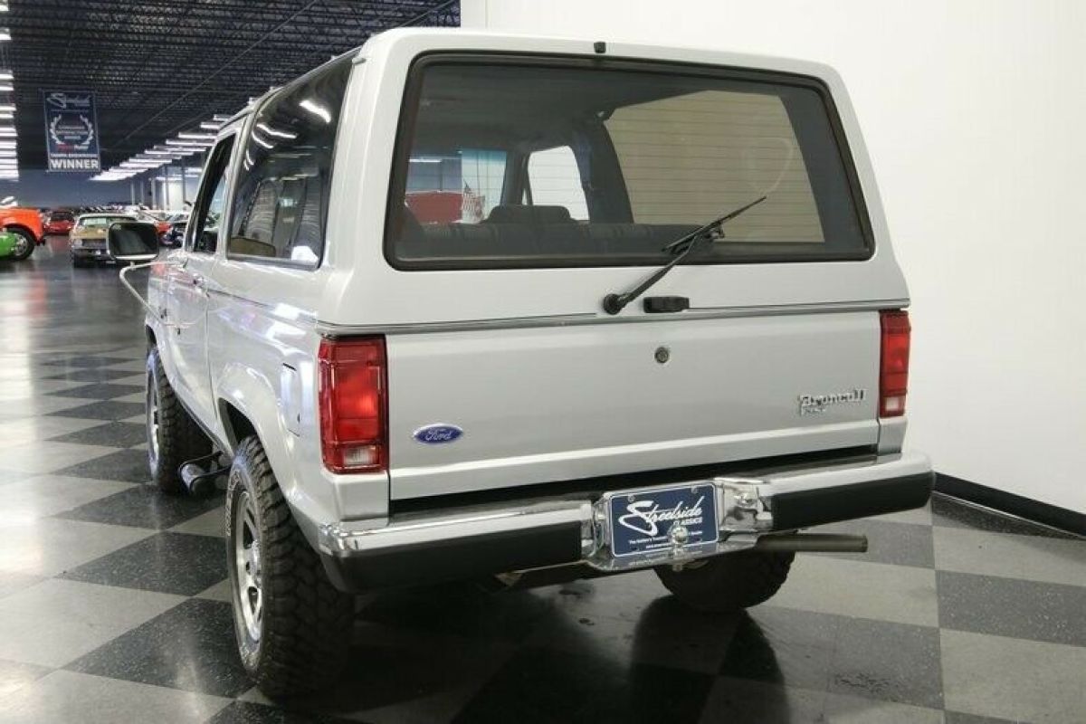 1988 Ford Bronco XLT 4X4 - photo 11