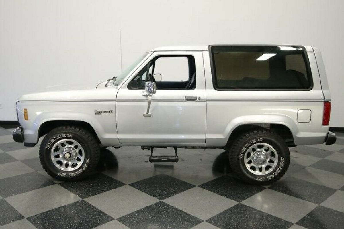 1988 Ford Bronco XLT 4X4 - photo 3