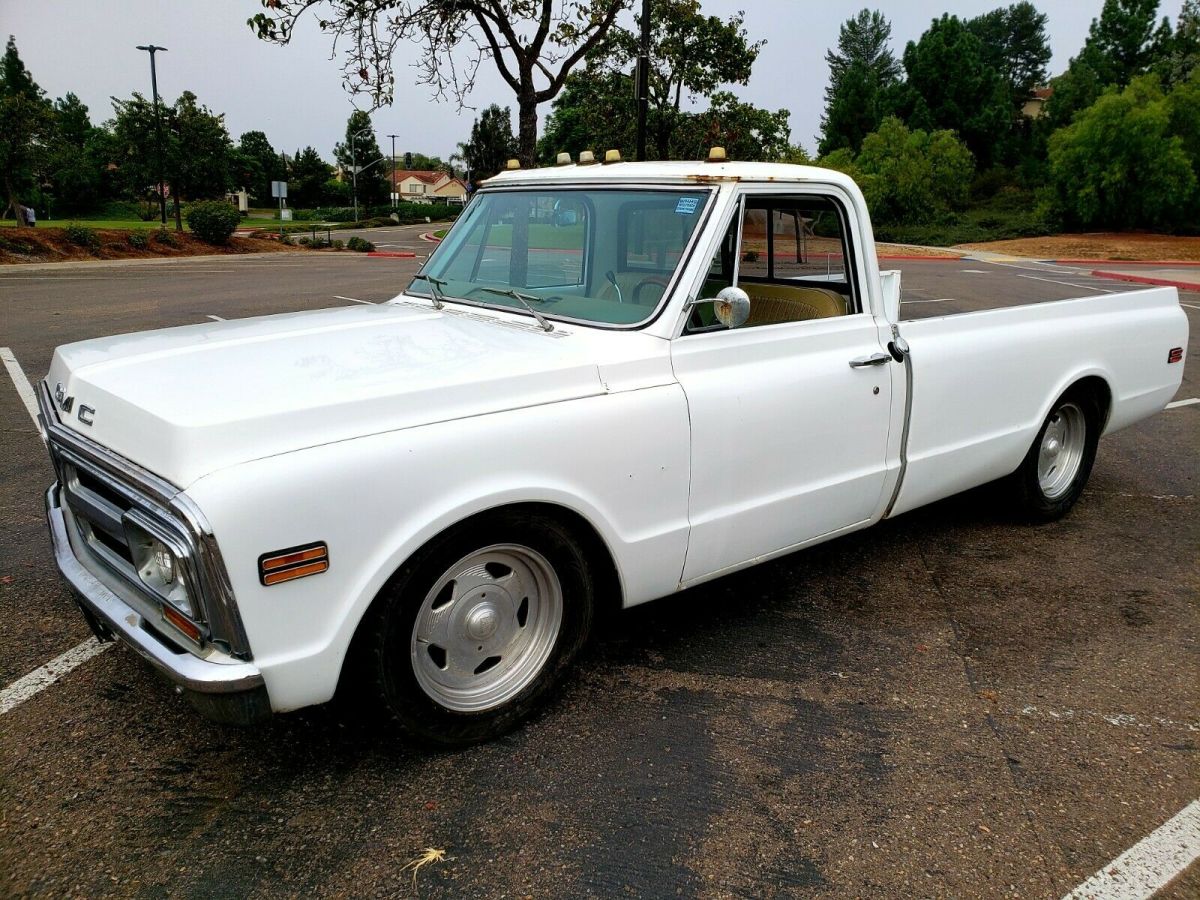 V8 350 - Cab and Chassis with 98" bed attached 1970 GMC 3500