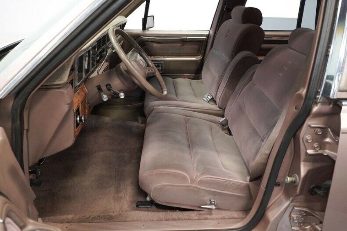 1986 Lincoln Town Car - photo 5