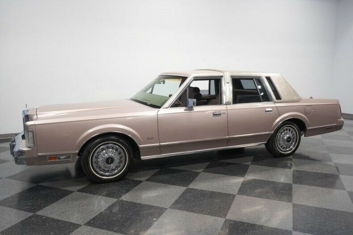 1986 Lincoln Town Car - photo 7