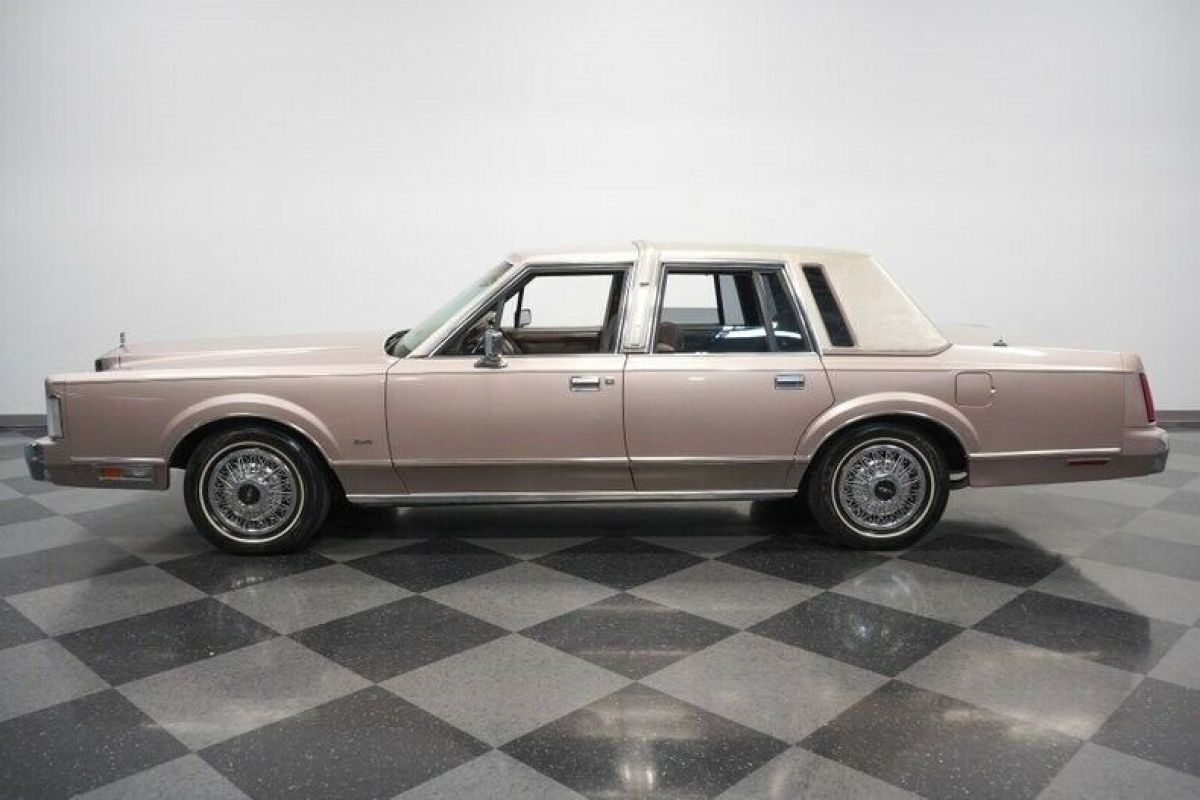 1986 Lincoln Town Car - photo 8