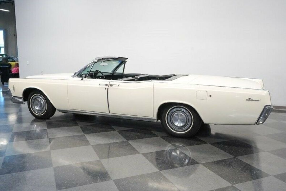 1966 Lincoln Continental Convertible - photo 9