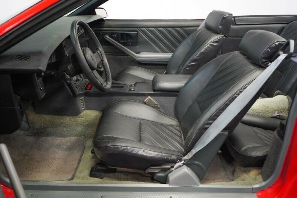 1987 Chevrolet Camaro IROC Z/28 Convertible - photo 5