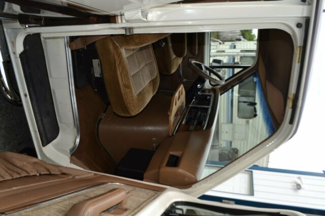 1988 Ford E-Series Van ClubWagon XLT - photo 13