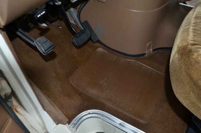 1988 Ford E-Series Van ClubWagon XLT - photo 8