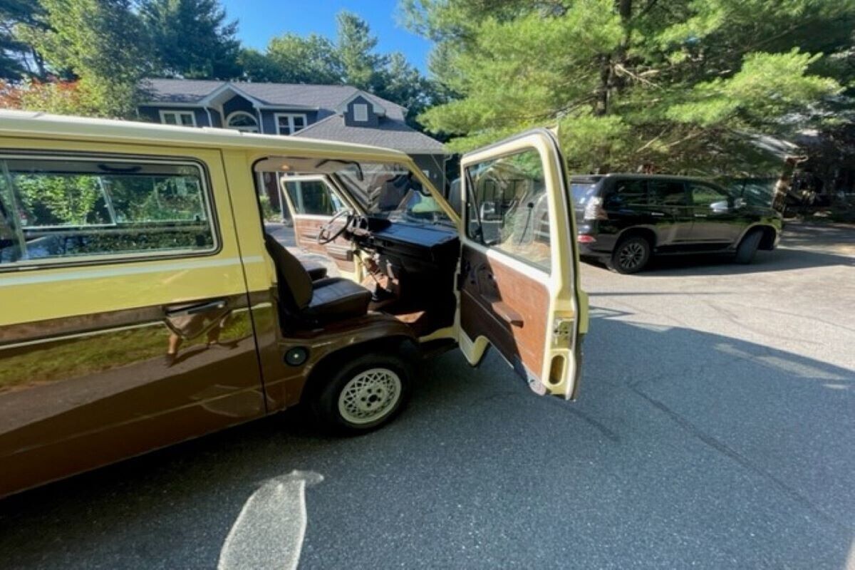 1982 Volkswagen Bus/Vanagon tan/cream/beige trim - photo 7