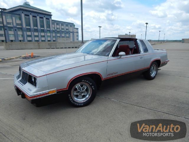 !!!VanAuto Special!!! VERY RARE!! ONE OWNER, GARAGE KEPT, ALL ORIGINAL! 1984 Oldsmobile Cutlass Hurst T-Tops Lightning Rod Shifter V8