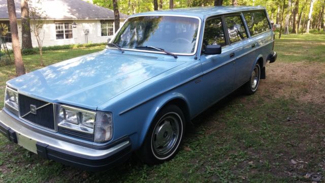 Ventage 1981 Volvo DL 4 Cyl. Runs Good Original Paint, All stock,original parts. 1981 Volvo DL 4 Cyl. Station Wagon 4 door