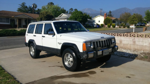 VERY CLEAN 1 OWNER CALIFORNIA RUSTFREE XJ 4x4! NO RESERVE AUCTION! 1990 Jeep Cherokee Laredo