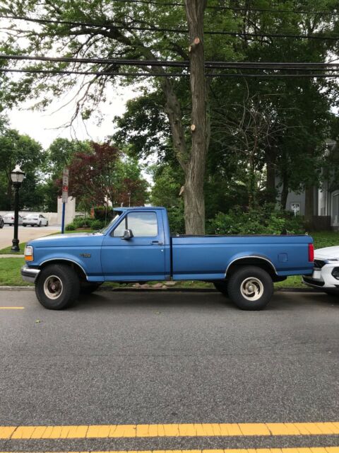 Very clean - 2nd Owner - 4X4 with only 73,000 miles. 1993 Ford F-150 XL