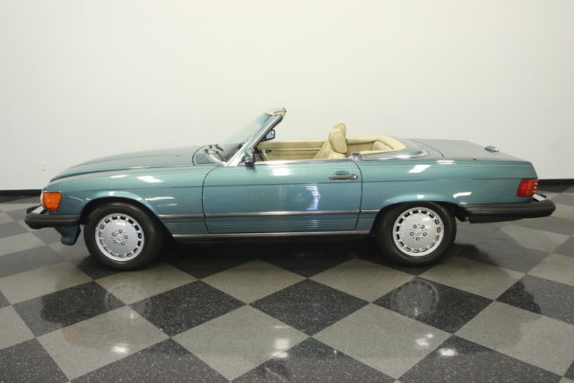 1988 Mercedes-Benz 560SL Base Convertible 2-Door - photo 2