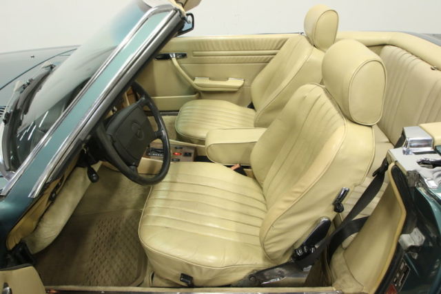 1988 Mercedes-Benz 560SL Base Convertible 2-Door - photo 4
