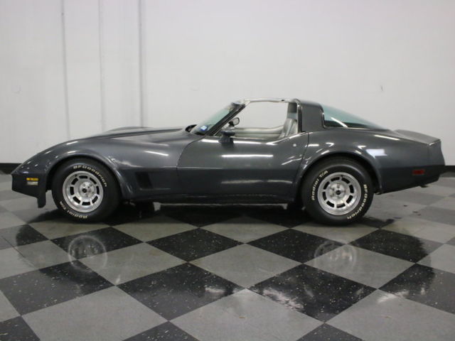 1981 Chevrolet Corvette Base Coupe 2-Door - photo 2