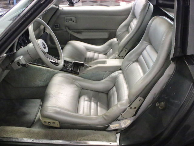 1981 Chevrolet Corvette Base Coupe 2-Door - photo 3
