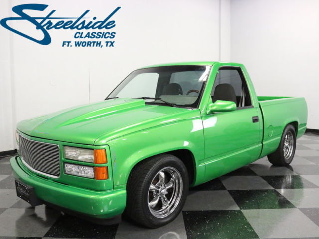 VERY CLEAN BUILD W/ LS1 SWAP! BEAUTIFUL PAINT, LOTS OF CUSTOM TOUCHES, AIR BAGS 1992 GMC Sierra 1500 Restomod