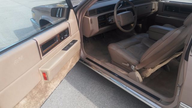 1990 Cadillac DeVille Base Coupe 2-Door - photo 12