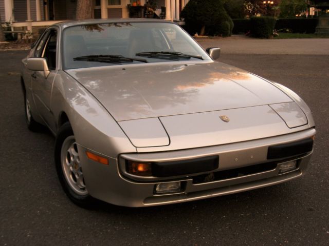 Very Clean Low Mile Porsche 944- Being Sold from Storage Great Car- Best of 80's 1988 Porsche 944 Racing