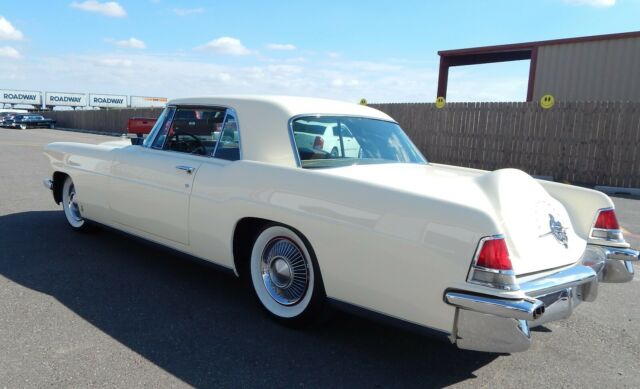 1957 Lincoln Continental Mark II - photo 2