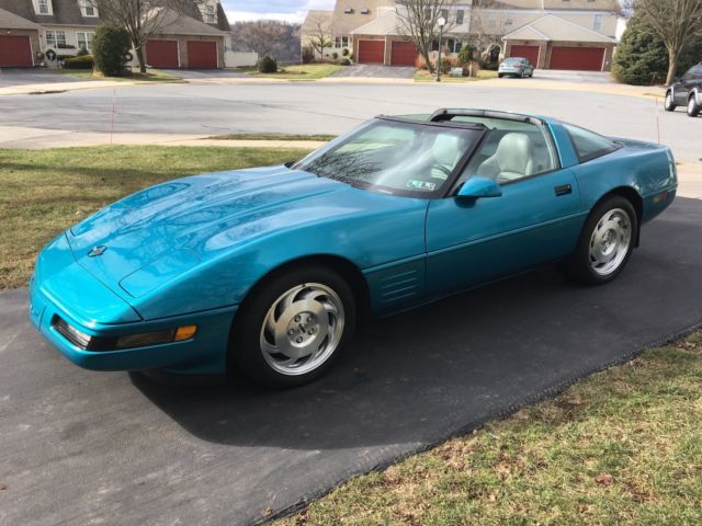 Very Clean - Serviced - Great Color - Ready For A New Home 1994 Chevrolet Corvette Coupe