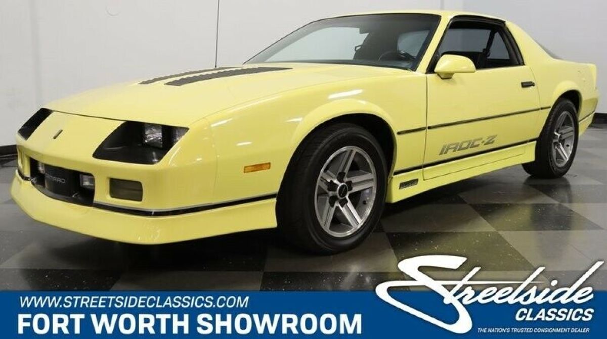 Very Clean w/ Only 78k Believed Actual Miles, 5.0 HO V8, Auto, Great Colors! 1985 Chevrolet Camaro IROC Z/28