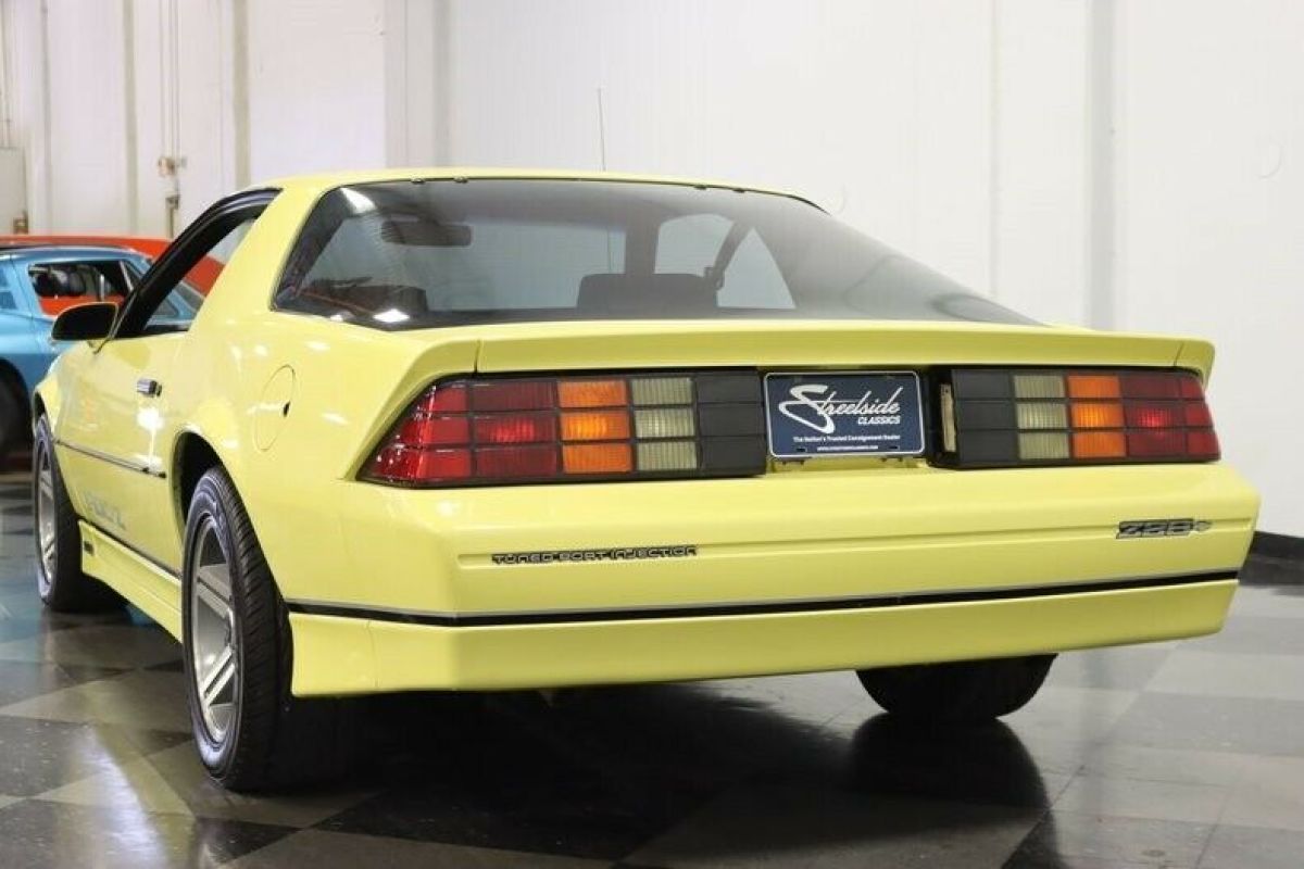 1985 Chevrolet Camaro IROC Z/28 - photo 11