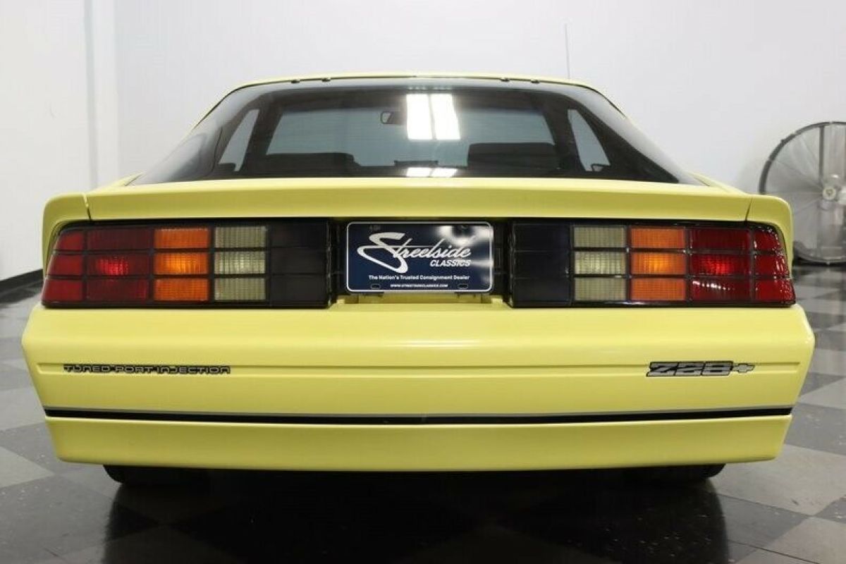 1985 Chevrolet Camaro IROC Z/28 - photo 12