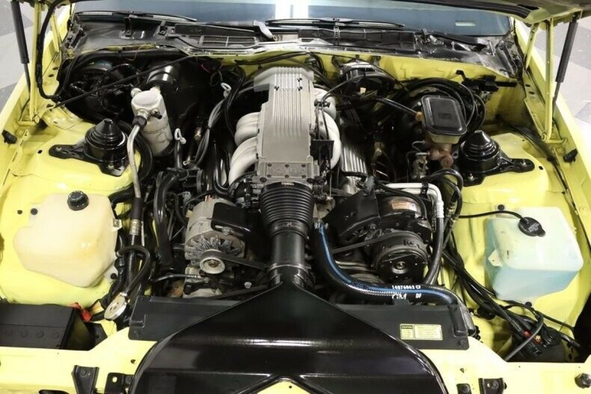 1985 Chevrolet Camaro IROC Z/28 - photo 4