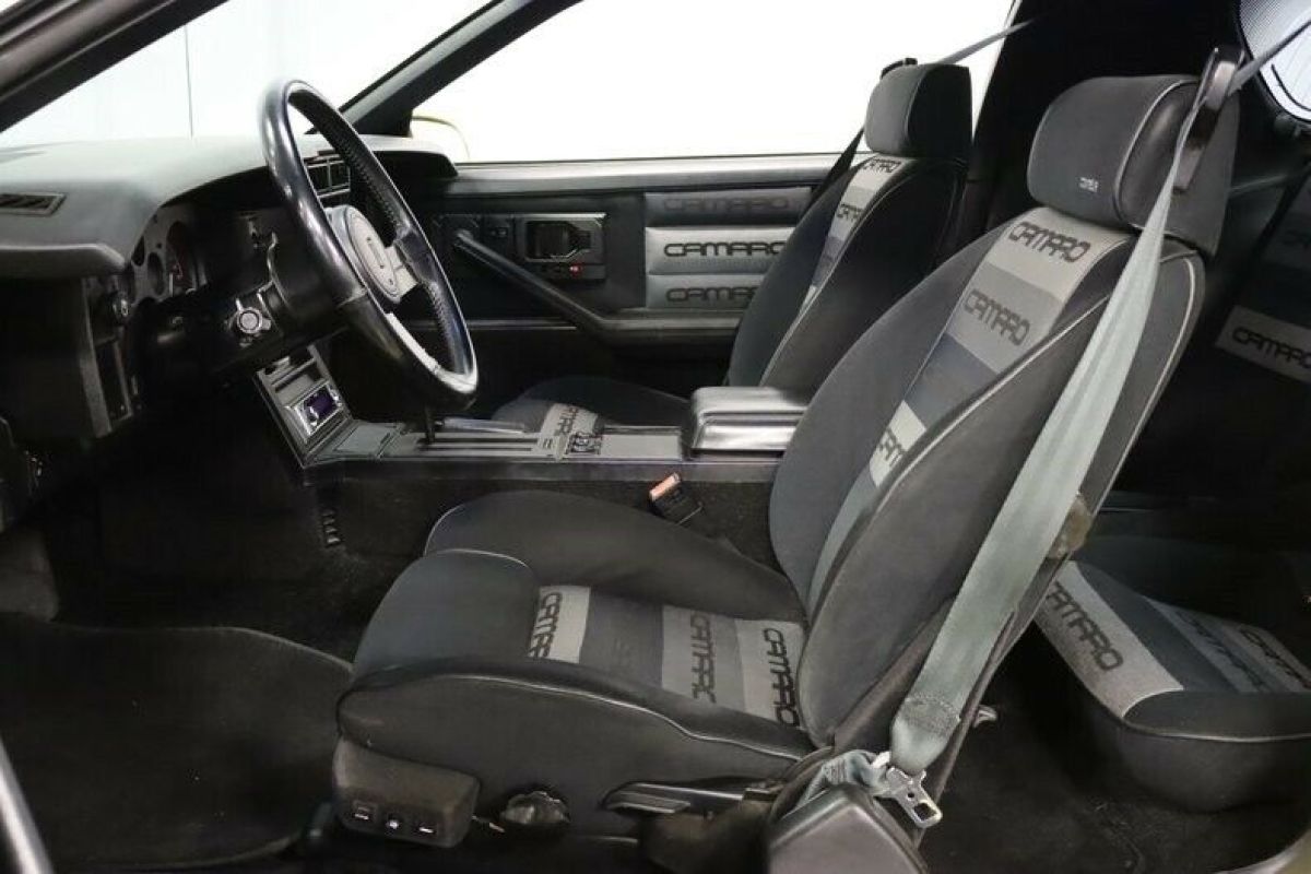 1985 Chevrolet Camaro IROC Z/28 - photo 5