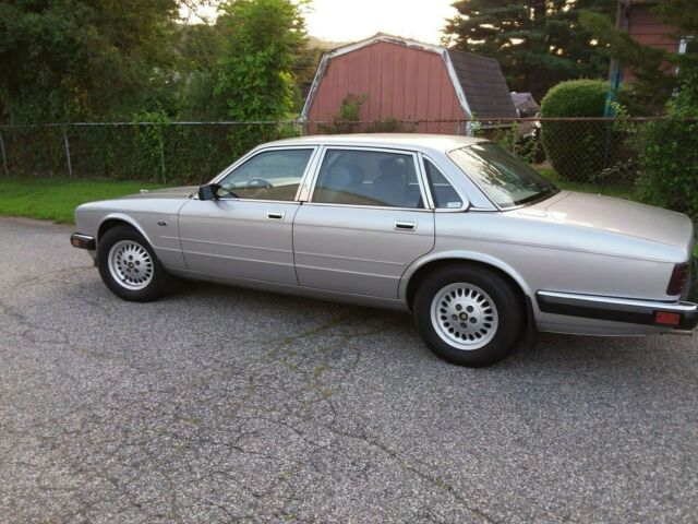 1989 Jaguar XJ6 - photo 11